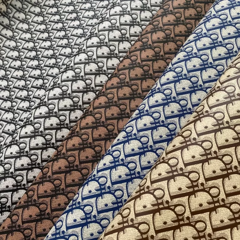 Da PVC in nhãn Dior